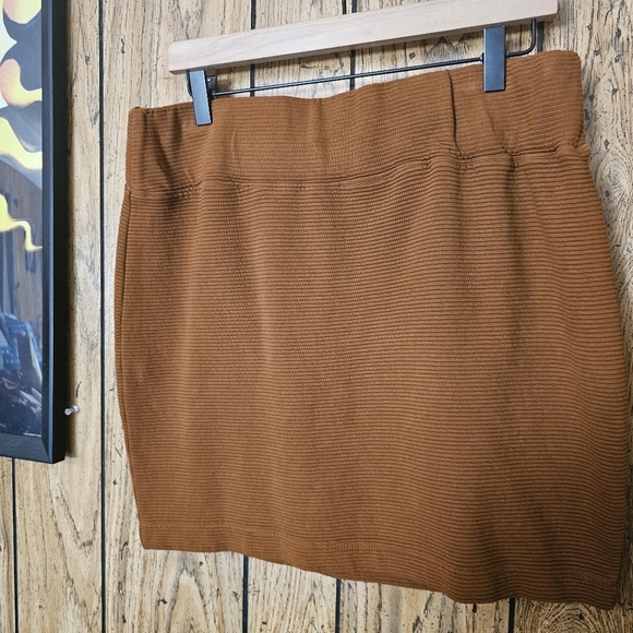 NWOT MICHAEL STARS Ally Mini Skirt - Large - Picture 2 of 5